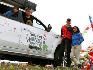 Cerita Keluarga Eelco Keliling Dunia dengan Mobil Pajero Sport Cerita Keluarga Eelco Keliling Dunia dengan Mobil Pajero Sport