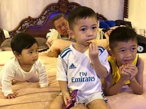 Potret Manis SBY Saat Quality Time Sambil Momong Cucu