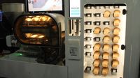 Canggih! Vending Machine Ini Buat Roti Otomatis Dalam Hitungan Menit