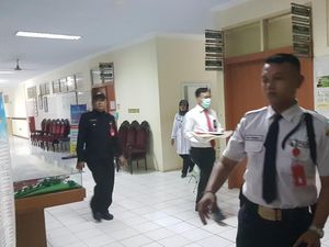 Polisi Sita Dokumen RSUD Serang soal Pungli Korban Tsunami Polisi Sita Dokumen RSUD Serang soal Pungli Korban Tsunami