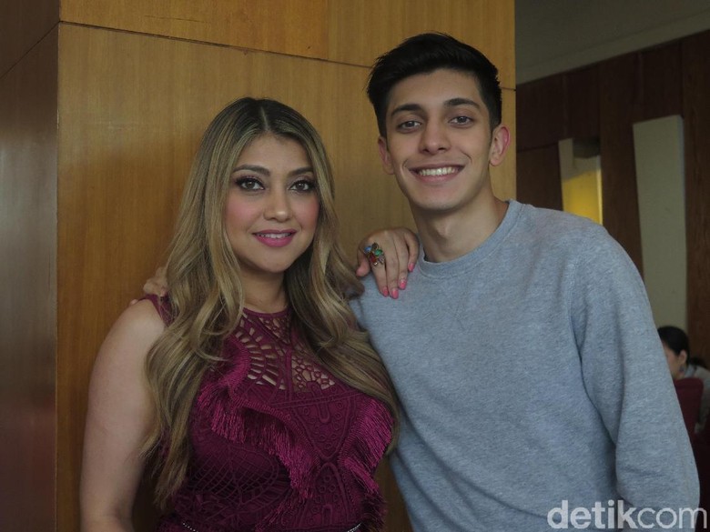 Soal Prostitusi Online dan Banyak Artis Dicatut di Katalog, Sarah Azhari No Comment Soal Prostitusi Online dan Banyak Artis Dicatut di Katalog, Sarah Azhari No Comment