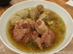 Maknyus! Di Sini Ada Bakso Rusuk yang Tebal Dagingnya