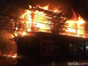 Rumah di Seminyak Bali Kebakaran, 14 Mobil Damkar Dikerahkan