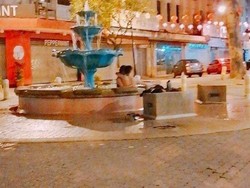 Malaysia Selidiki Sejoli Berendam Nyaris Bugil di Air Mancur Umum