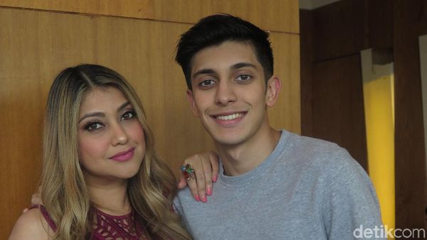 Potret Sarah Azhari dan Putranya yang Sering Dikira Kakak-Adik