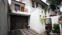 Jelaga Hitam Bekas Molotov di Rumah Pimpinan KPK Laode Syarif