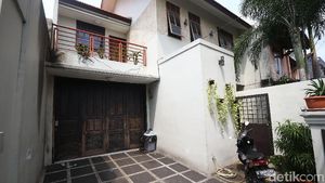 Jelaga Hitam Bekas Molotov di Rumah Pimpinan KPK Laode Syarif