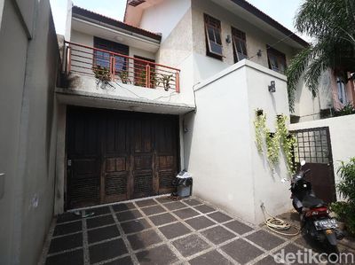 Jelaga Hitam Bekas Molotov di Rumah Pimpinan KPK Laode Syarif