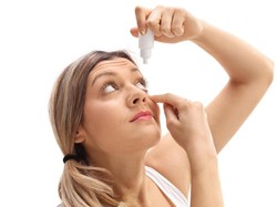 Tetesi Mata Pakai Lem & Hampir Buta, Wanita Terselamatkan Berkat Hal Ini