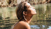 Carolina kerap berpose seksi untuk keperluan pemotretan. Foto: instagram @icaroldias
