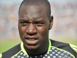 Di posisi penjaga gawang diisi kiper Uganda Denis Onyango. Onyango membawa timnya, Mamelodi Sundowns, menjuarai Liga Primer Afrika Selatan 2017/18. Foto: Tony Karumba/ AFP