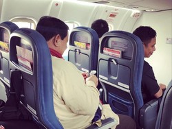 Momen Prabowo Terbang dengan Pesawat Komersial ke Atambua