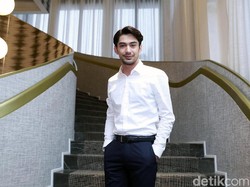 Main Teater ke-4 Kalinya, Tantangan Reza Rahadian Makin Sulit