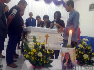 Keluarga Ungkap Kisah Asmara Siswi SMK Bogor yang Tewas Ditusuk Keluarga Ungkap Kisah Asmara Siswi SMK Bogor yang Tewas Ditusuk