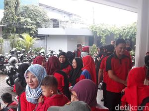 Demo Terakhir Tuntut Pesangon, Eks Pegawai Sevel Tempuh Jalur Hukum Demo Terakhir Tuntut Pesangon, Eks Pegawai Sevel Tempuh Jalur Hukum