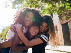 Cerita Pria Cikarang di Balik Penyedia Jasa Pelukan Berbayar