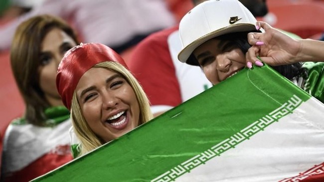 Setelah 40 Tahun, Perempuan Iran Bisa Nonton Sepakbola di Stadion