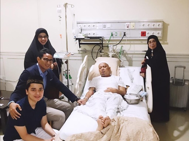 Putra Ustaz Arifin Ilham Belum Mau Komentar Banyak soal Kondisi Ayahnya Putra Ustaz Arifin Ilham Belum Mau Komentar Banyak soal Kondisi Ayahnya