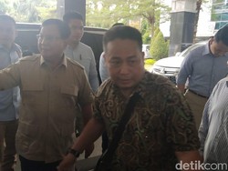 Prabowo Jenguk Ustaz Arifin Ilham di RSCM