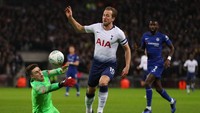 Di level yang sama dengan Owen adalah penyerang Tottenham Hotspur Harry Kane. Kane juga punya delapan hat-trick, sekaligus jadi satu dari dua pemain di daftar ini yang masih aktif dan bermain di Premier League saat ini. (Foto: Catherine Ivill/Getty Images)