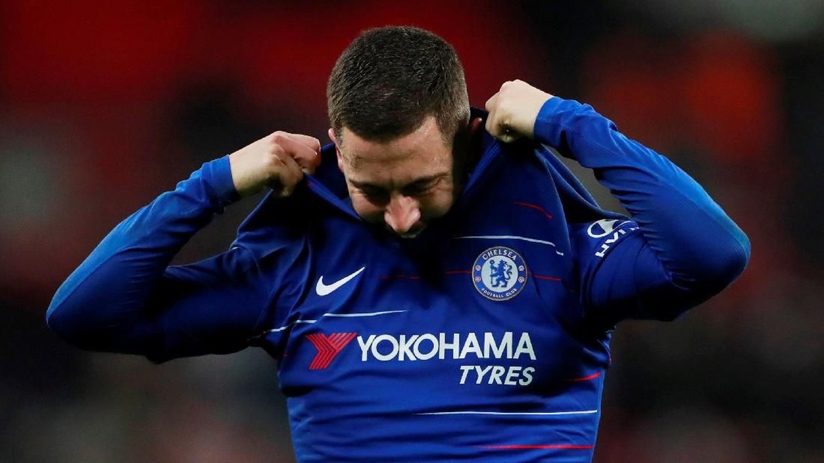 Eden Hazard kedapatan berpose dengan jersey Real Madrid. (Foto: Andrew Couldridge/Action Images via Reuters)