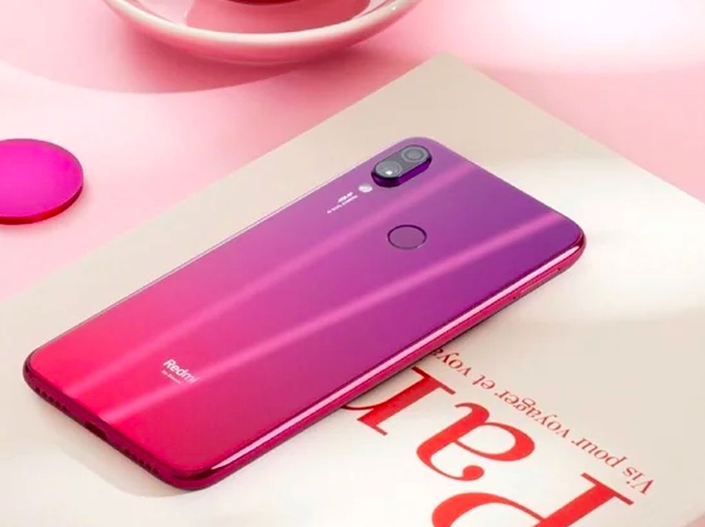 Bos Xiaomi Umbar Wujud Smartphone Diduga Redmi X Bos Xiaomi Umbar Wujud Smartphone Diduga Redmi X