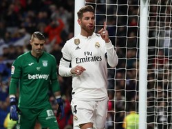 Meski demikian, Madrid kesulitan mencetak gol sepanjang babak pertama karena beberapa kali peluang yang didapat urung membahayakan gawang Leganes. Gol yang ditunggu baru tiba pada menit ke-44 ketika wasit menghadiahi penalti menyusul pelanggaran Gumbau kepada Alvaro Odriozola. REUTERS/Susana Vera.