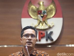 Kasus Bupati Kotim Rugikan Negara Rp 5,8 T, KPK Geledah Rumah Bupati Lingga Kasus Bupati Kotim Rugikan Negara Rp 5,8 T, KPK Geledah Rumah Bupati Lingga