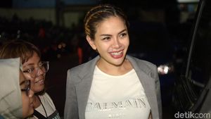 Perut Makin Membesar, Nikita Mirzani Bicara Soal Tarif