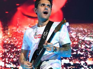 Mengapa Wanita Kelepek-kelepek dengan Cowok yang Jago Main Gitar?