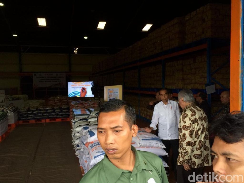 Cek Pasokan Beras di Gudang Bulog, Jokowi: Stok Masih Besar Cek Pasokan Beras di Gudang Bulog, Jokowi: Stok Masih Besar