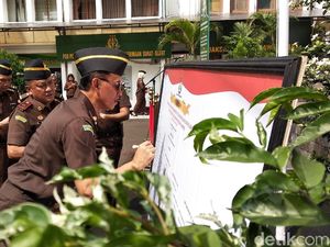 Kajati Jabar Minta Masyarakat Laporkan Jaksa yang Nakal