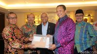 Ketua KY Serahkan Nama-nama Calon Hakim Agung ke Ketua DPR