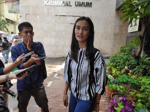 Atiqah Hasiholan Jenguk Ratna Sarumpaet, Bagaimana Kondisinya?