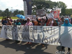 Warga Purworejo Demo Tolak Penambangan Batu untuk Bendungan