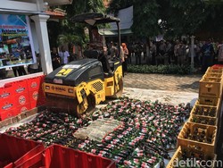 Ribuan Reklame dan Miras Senilai Rp 28 Juta Dimusnahkan