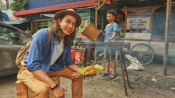 Aksi Gerry Girianza, Chef Muda Sekaligus YouTuber yang Doyan Makan Enak