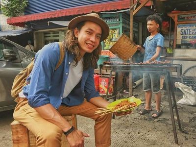 Aksi Gerry Girianza, Chef Muda Sekaligus YouTuber yang Doyan Makan Enak