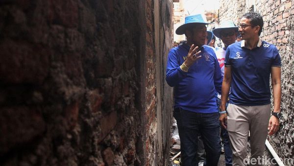 Bareng Lulung, Sandiaga Susuri Gang Temui Korban Kebakaran Tambora