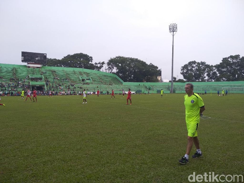 Milomir Seslija Pimpin Latihan Perdana Arema FC di Gajayana