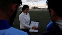 Al-Muhafaza adalah klub yang dilatih Jannoud. Dia mulai beralih sebagai pelatih setelah mengalami cedera. (Foto: Omar Sanadiki/Reuters)