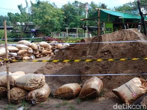 Diduga Mengandung Limbah Berbahaya, Gundukan Pasir di Marunda Disegel