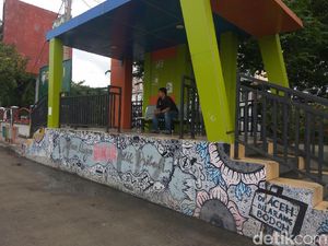 Pesan Keselamatan di Halte Bus TransK Aceh: Dilarang Bodoh Pesan Keselamatan di Halte Bus TransK Aceh: Dilarang Bodoh