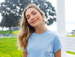 Pose Shmile, Foto Senyum Sambil Merem yang Tren di Instagram