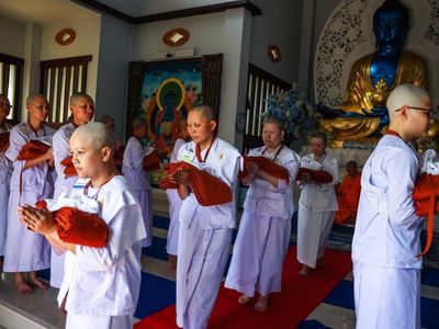 Potret Kehidupan Biksu Wanita di Thailand