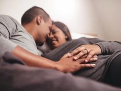 Alasan Hubungan Seks Memudahkan Proses Melahirkan