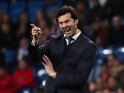 Santiago Solari saat memberikan arahan. REUTERS/Susana Vera.