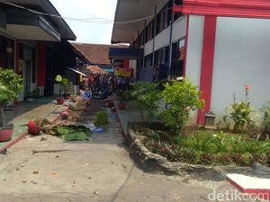 Kepala Rutan Solo Beberkan Penyebab Keributan Napi vs Pembesuk Kepala Rutan Solo Beberkan Penyebab Keributan Napi vs Pembesuk