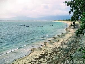 Foto: Pantai Cantik di Dompu yang Ternoda Sampah