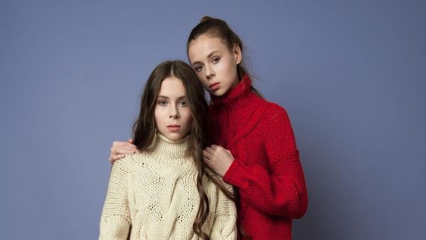 Miris, Kakak Adik Kembar Ini Jatuh Koma Demi Jadi Model